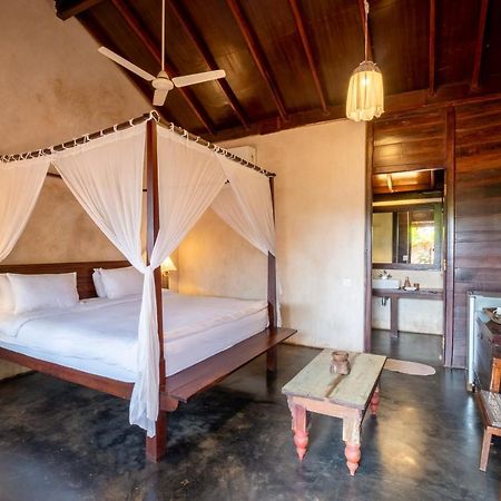 The Artist Cottages Morjim Bagian luar foto