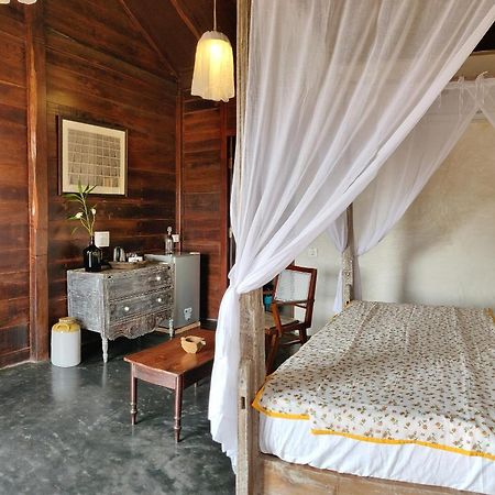 The Artist Cottages Morjim Bagian luar foto