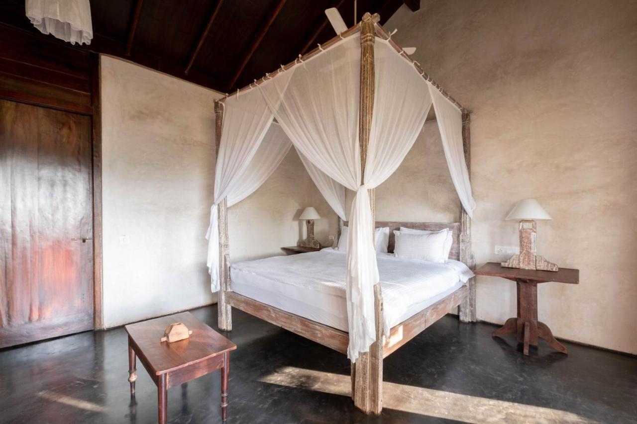 The Artist Cottages Morjim Bagian luar foto
