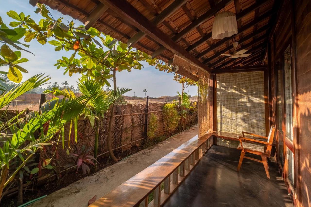 The Artist Cottages Morjim Bagian luar foto