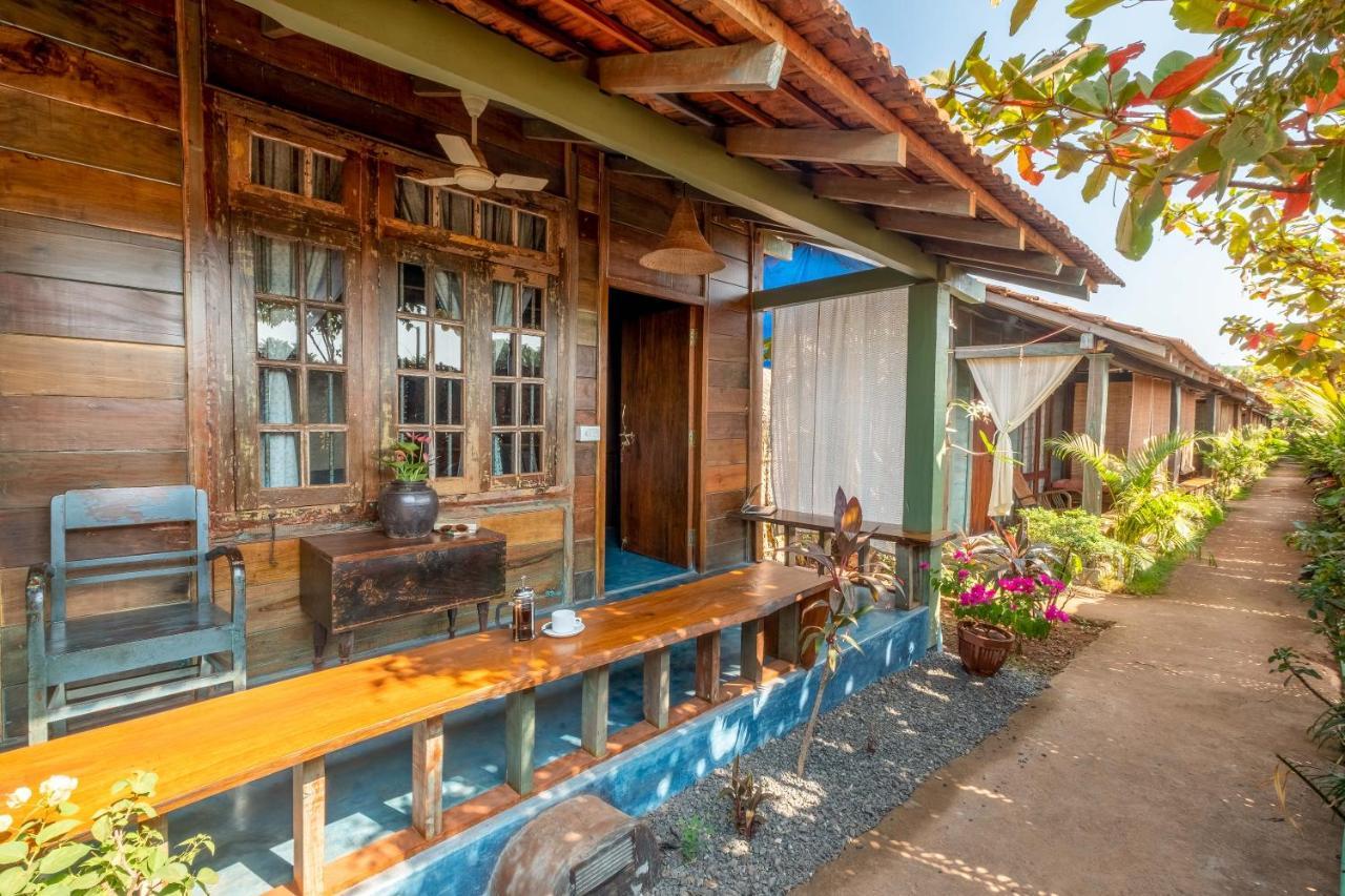 The Artist Cottages Morjim Bagian luar foto