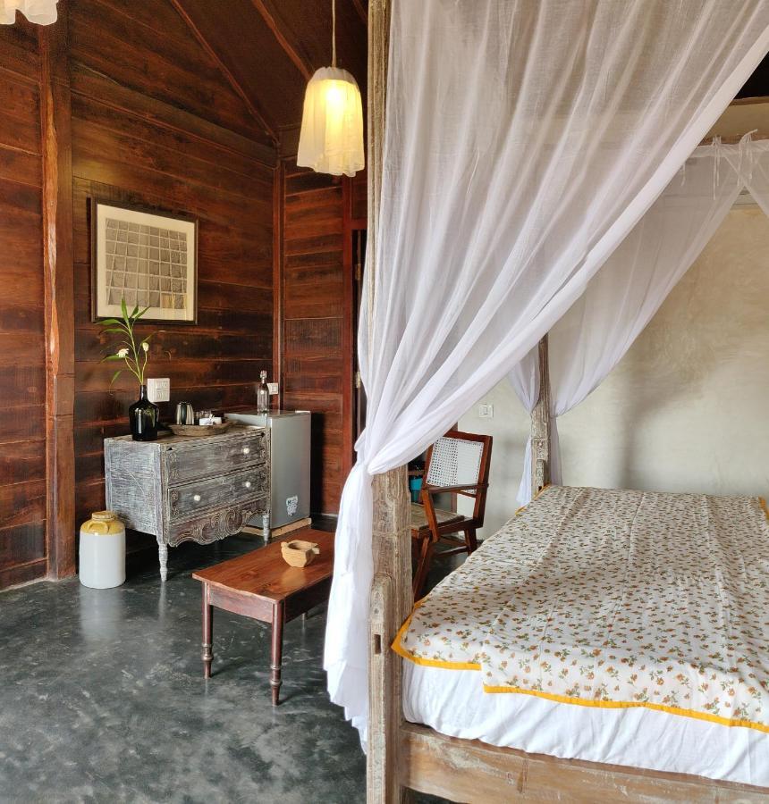 The Artist Cottages Morjim Bagian luar foto