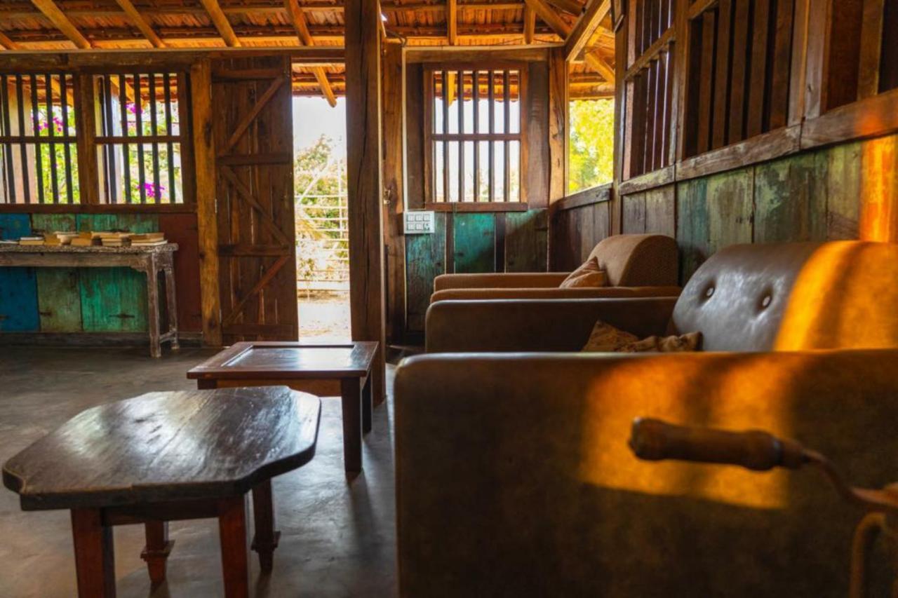 The Artist Cottages Morjim Bagian luar foto