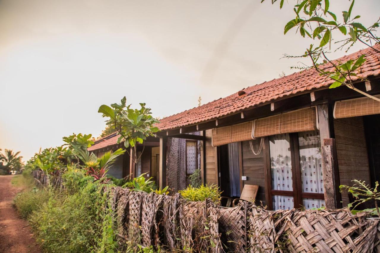 The Artist Cottages Morjim Bagian luar foto