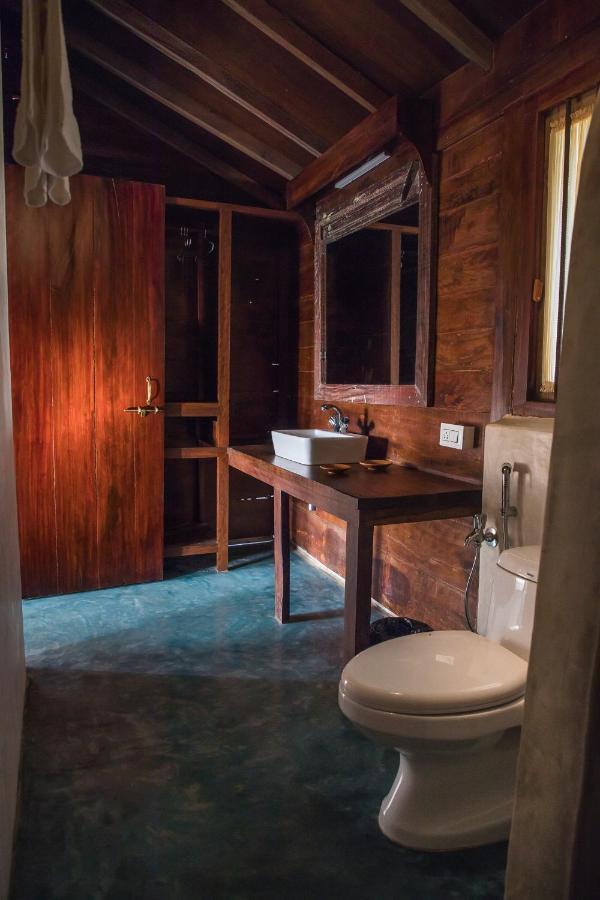 The Artist Cottages Morjim Bagian luar foto