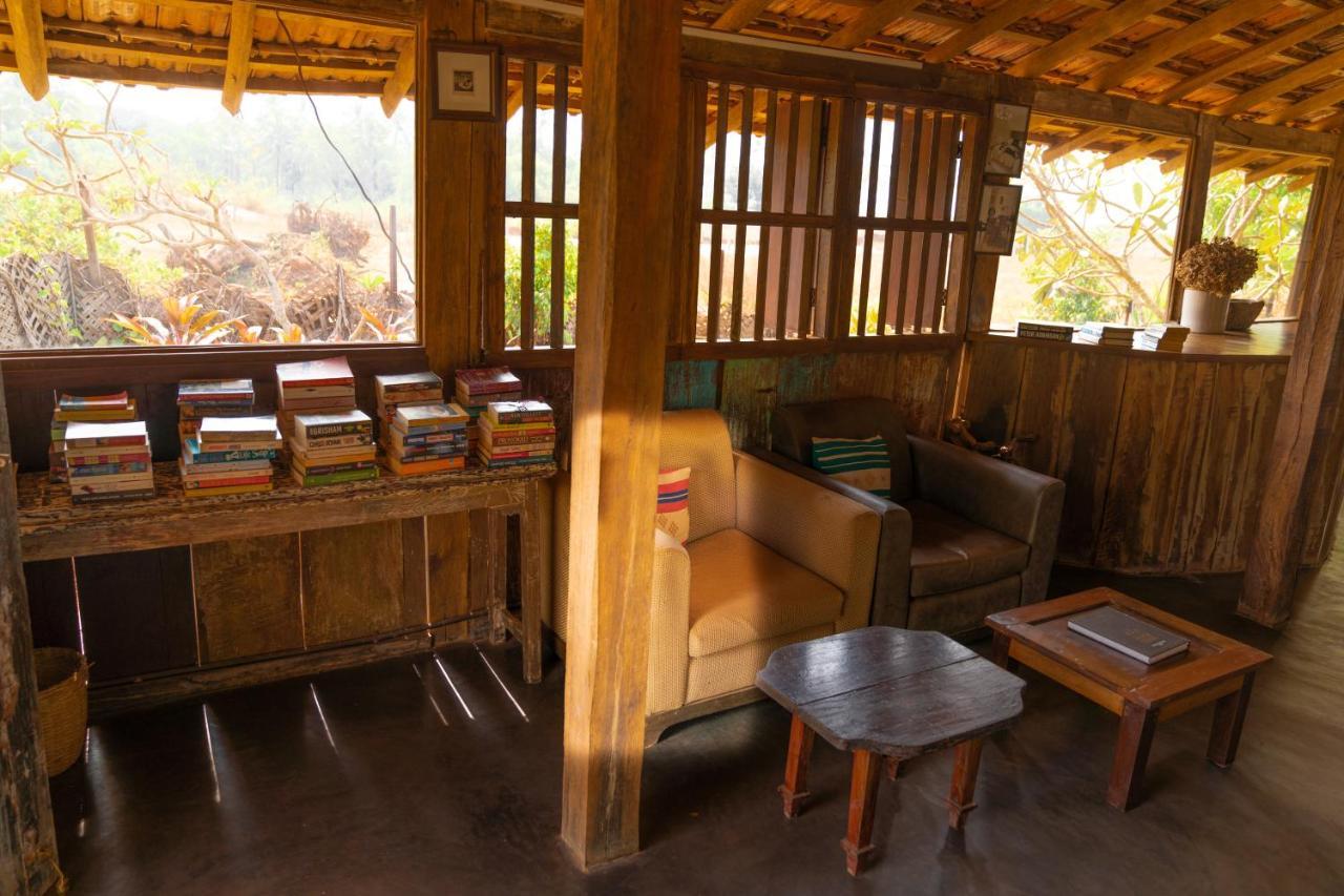 The Artist Cottages Morjim Bagian luar foto